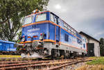 2143 062-5 der regiobahn LEISER BERGE steht am 6.8.2017 auf dem Vereinsgelände des Vereins  Neue Landesbahn  im Mistelbacher Lokalbahnhof.