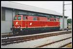 Noch in ihrer Ursprunglackierung steht 2143 077 abgestellt in Bruck an der Leitha am 2.07.1991. Diese Lok ist die letztgebaute ihrer Reihe.