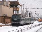 die grne 2143 040 bespannte den farblich dazu passenden Sonderzug 16758 Wien West-Weienkirchen in der Wachau, der auf dem Bild bei der Einfahrt in Wien Htteldorf zu sehen ist (17.11.2007)