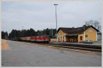 2143 069 und 2143 055 mit dem VG 73152 von Schwarzenau nach Martinsberg am 16.10.2008 beim Halt in Waldhausen.