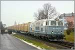 Die RTS 2143 010 (vermietet an CFI Calea Ferata Ingusta Rumnien) fahren mit einem Hackschnitzelleerzug von Pls nach Fensch-St.Lorenzen.