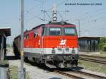 2143 009-5 mit dem Fahrverschub im Bahnhof Gtzendorf am 09-07-2002