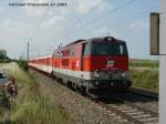 2143 033-5 mit einem Eilzug zwischen Himberg und Gramat Neusiedel am 10-07-2002