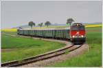 2143 038 bei der Rckfahrt vom Dritten Oldtimertreffen auf Schiene und Strae in Ernstbrunn als R 16131 von Ernstbrunn nach Wien Franz-Josefs-Bf am 2.5.2010 in Naglern aufgenommen.