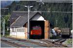 In Reutte in Tirol streckt die RTS 2143 010 die Nase aus dem Schuppen.