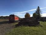 2143 070-7 zieht am 12.10.2019 ihren Reblausexpress - in Geras-Kottaun - Richtung Drosendorf.