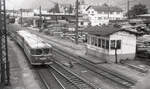 Ankunft des Uerdinger Schienenbusses der Montafonerbahn aus Schruns in den Bahnhof Bludenz am 01.07.1974.