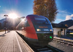 Kurz bevor die Herbstsonne hinter dem Berg verschand schien sie nochmal auf den Bahnhof Kötschach-Mauthen und den 5022 024-1 herunter.