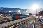 Ein strahlender Tag für ein paar letzte Aufnahmen.
Hier fährt soeben 5022 021-7 fährt als R 4827 (Villach Hbf - Kötschach-Mauthen) in den Bahnhof Hermagor ein.
Aufgenommen am 8.12.2016.

Seit fast einer Woche kommt nun kein Zug mehr weiter als hierher, nach Kötschach-Mauthen bleibt nur mehr der Umstieg auf den Bus.
Von dem vom Grünen Landesverkehrsrat Rolf Holub versprochenen modernen Busbahnhof in Hermagor, ist jedoch nichts zu sehen, stattdessen wird mit der Planung dafür, wohl überhaupt erst in den nächsten Wochen begonnen.

Momentan gibt es aber auch noch ein weiteres Problem, denn laut ÖBB-Scotty ist das Gailtal nicht mit öffentlichen Verkehrsmitteln erreichbar. Die Daten für die Busfahrpläne werden nach Angaben erst bis 23.12. ins System eingespeist sein. Ein Jahr war nun Zeit für die Vorbereitungen und nun schaffen es die ÖBB nicht einmal den Fahrplan pünktlich in ihrem System zu haben, man muss schon sagen, dies ist einfach nur armselig.

Außerdem, jetzt zwar die versprochene S4 bis Hermagor im Stundentakt unterwegs, jedoch sieht es mit der ebenfalls versprochenen Elektrifizierung bis Hermagor nicht so gut aus.
Ob diese bis 2019, oder überhaupt jemals umgesetzt wird bleibt fraglich.

VIELEN DANK HERR HOLUB FÜR DIESE PERFEKTE  MODELLREGION !!!