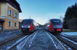 Zugkreuzung im Bahnhof Dellach im Gailtal.
RECHTS: 5022 029-0  St. Andrä/Lavanttal  als R 4816 auf der Fahrt von Kötschach-Mauthen nach Villach Hbf.
LINKS: 5022 021-7 als R 4827 auf der Fahrt von Villach Hbf nach Kötschach-Mauthen.
Aufgenommen am 8.12.2016.