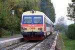 5047 010-3 und 002-0 als R 7017 von Scheibbs nach Pöchlarn verlassen am 21.Oktober 2017 die Haltestelle Mühling-Plaika.