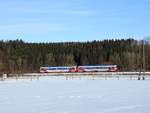 5047-Tandem hat als R3473 die größten Steigungen der Hausruckstrecke breits hinter sich gelassen, und kann nun im Bereich Niederbrunn schon Richtung Ried rollen; 210122