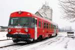 5047 090  Manfred  wartet im Bahnhof Neckenmarkt-Horitschon auf die Rckfahrt nach Deutschkreutz, 22.01.2010.