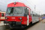 5047 003-8 wartet am 17.4.2006 im Bahnhof Schwarzenau auf die Abfahrt nach Waidhofen/Thaya.