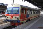 In den traurigen Resten des Wiener Sdbahnhofes wartet am 26.Februar 2012 der 5047 023-6 als R 2566 nach Marchegg auf die Abfahrt.