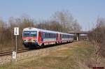 5047 053 und GySEV 1446 517/2446 517 sind gemeinsam als R7742 am 16.04.2013 zwischen Neudrfl und Katzelsdorf unterwegs.
