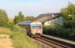 5047 087-1 beim Halt im Bahnhof Bergern bei Km 121,2 auf dem Weg Richtung Attnang Puchheim, Juni 2014