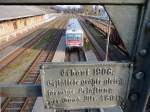 5047 077-2 kurz vor der Durchfahrt als R5972, bei dem 1906 erichteten Bahnsteges in Ried i.I.