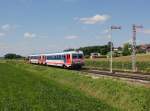 Der 5047 092 und der 5047 073 als REX nach Salzburg am 31.07.2015 bei der Einfahrt in Munderfing.