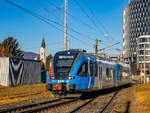 Graz. Der 5062 003 der Steiermarkbahn ist hier am 28.12.2023 als Regionalexpress, kurz vor dem Ostbahnhof in Fahrtrichtung Weiz zu sehen.