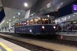 Der kleine Schienenbus am großen Wiener Hbf sorgte für viel Aufsehen.
Als SR14599 von Schwechat nach Liesing und weiter nach Perchtoldsdorf steht am 2.10.2021 der 5081.055 in Wien Hbf.