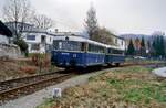 Ein Regentag, hier der 06.04.1986, sagte schon viel über die ÖBB-Lokalbahn Lambach-Gmunden aus: Ein Uerdinger Schienenbuszug, vorn 5081.52, drehte dort ziemlich verlassen seine Runden. Zu Lachen gab es hier nichts, viele spürten das.