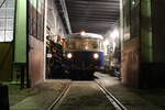 Tief in der Nacht des 1.1.10.2022 als die Pendelfahrten zwischen Schwechat und Perchtholdsdorf abgeschlossen waren, steht der 5081.55 im Eisenbahnmuseum in Schwechat und wird für seine Fahrt nach Graz am nächsten Tag vorbereitet.