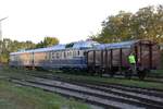 Am Morgen des 15.September 2019 verschiebt im Bahnhof Groß Schweinbarth der OSEK 5145.11 den Materialwagen A-KSE 40 81 9408 121-7 (ex Tms).