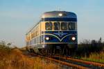 Durch die Weiten des Weinviertels unterwegs ist am 18.10.2008 VT 5145 mit dem R 16297 (Nostalgiesonderverkehr) nach Wien Suedbahnhof (Ostseite). Das Foto entstand zwischen Wuernitz-Hetzmannsdorf und Mollmannsdorf.