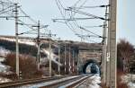 1010.10, unterwegs mit D 16347 (Sonderzug Wien FJB - Graz Hbf) durchquert soeben den sogenannten  Busserltunnel  zwischen Gumpoldskirchen und Pfaffsttten.