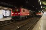 Sonderzug nach Ernstbrunn, aufgenommen in Wien Franz-Josefs Bahnhof vor der Abfahrt. Der Sonderzug war mit 1010.003-0 bespannt, am Gleis daneben wartet der REX nach Krems, der mit der 1044.285 bespannt war. (17.02.2013)