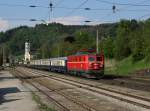 Die 1010 003 mit dem EZ nach Wien am 01.05.2014 bei der Durchfahrt in Wernstein.