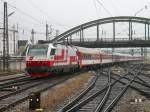 1014 011  Rail Cargo Austria  als IC402 bei der Einfahrt in Wien West am 5.5.2007