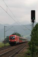 1016 016 mit OEC 564 vor Prien am Chiemsee (06.06.2007)