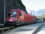 ÖBB 1016 014-1 vor dem EC 563 von Bregenz nach Wien Westbahnhof. Hier beim Zwischenhalt Imst-Pitztal. Einige Zeit später erhielt sie die heutige CAT Lackierung. Aufgenommen am 03.10.2009