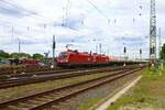 ÖBB Siemens Taurus 1016 037-4 und 1016 005-9 mit einen Mischer in Darmstadt am 19.05.23