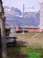 1016 041-4 erklimmt mit einem Autozug die Steigung zur Rheinbrcke und Frstentum Liechtenstein.
Buchs SG 15.03.08
