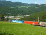 Der Kyoto-Express 1016 023 brachte am 24.August 2009 einen Gterzug von Sden nach Wien Zvbf. Dabei passierte er auch die Apfelwiese (die pfel schmecken auch ganz gut!!!) bei der Haltestelle Eichberg am Semmering.