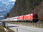 1016 031 mit einer weiteren 1016 in Bludenz Brs mit dem EC 567 am 13.3.2010.