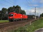 Die 1016 037 mit einer 185 im Schlepp am 28.08.2010 mit einem Gterzug unterwegs bei Heitzingerau.