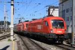 1016 031 + eine unbekannte Schwester an einem IC in Salzburg HBF am 01.08.2010