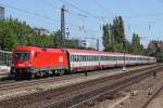 Die 1016 028-1 mit EC 112 in Mnchen Heimeranplatz am 31,07,10