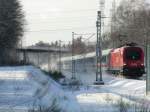 Der fnfte Stier im Saarland- 1016 032 am 17.12.10 mit dem IC 2055 Saarbrcken - Stuttgart bei Limbach.