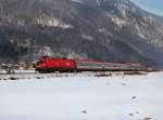 Die 1016 036 mit einem OEC am 04.02.2012 unterwegs bei Niederaudorf.