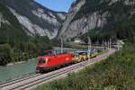 1016 030 mit einem Bauzug am 18.08.2012 bei Stegenwald.