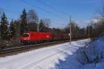 BB 1016 037-2 hatte am 10.02.13 die Aufgabe LGAG 48401 (Voest Alpine Linz - Koper Luka) bis Jesenice zu ziehen, die Aufnahme entstand bei Hallwang-Elixhausen.