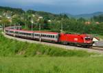 1016 018 mit einem OEC nach Bregenz am 26.05.2010 bei Drrwien.