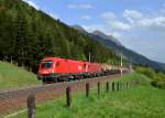 1016 006 + 1116 150 mit einem Schlammkreidezug am 04.05.2013 bei Penk.