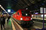 EC 112 (Klagenfurt Hbf - Frankfurt (Main) Hbf) am 27.09.2013 mit der Zuglok 1016 043, als er spät Abends im ENdbahnhof steht und sich entleeren kann.