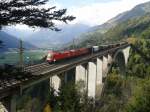 Zwei 1016 waren am 5.10.2014 mit einem Güterzug in Richtung Villach auf der Pfaffenberg-Zwenberg-Brücke nahe dem Bahnhof Penk auf der Tauernbahn unterwegs.